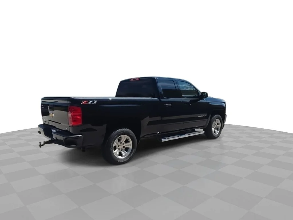 Used 2018 Black Chevrolet LT image 8