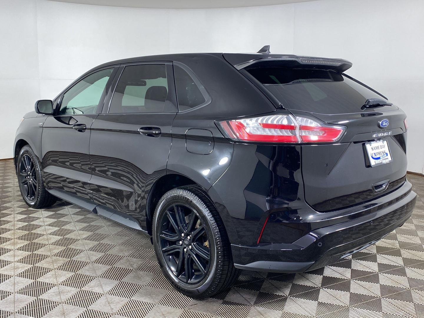 Used 2024 Black Metallic Ford ST Line image 28