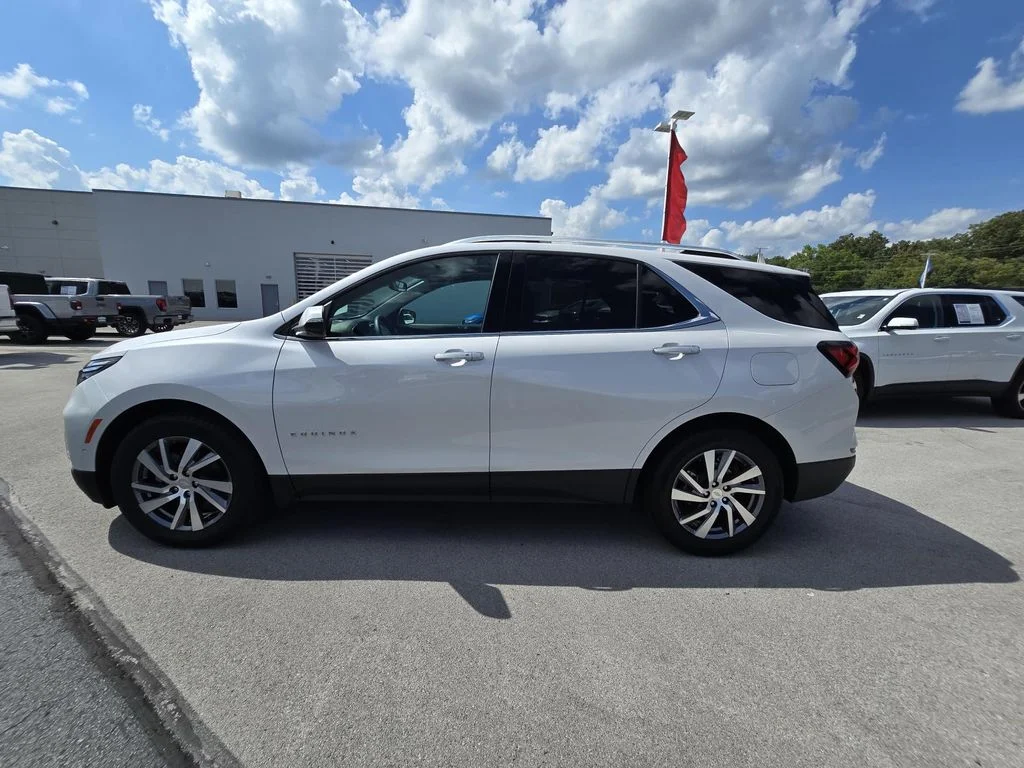 Used 2023 Iridescent Pearl Tricoat Chevrolet Premier image 4