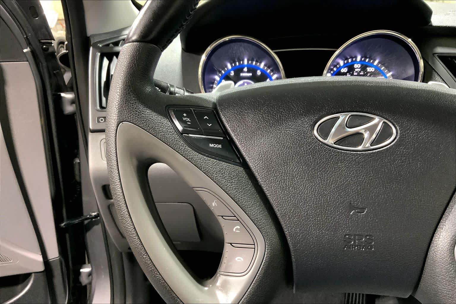 Used 2011 Harbor Gray Metallic Hyundai SE image 23
