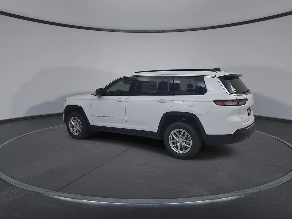 New 2026 Bright White Clear-Coat Exterior Paint Jeep Laredo image 10