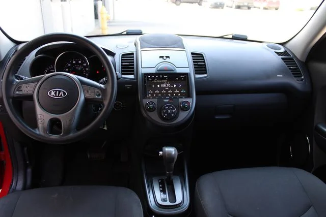 Used 2010 Red Kia Plus image 23