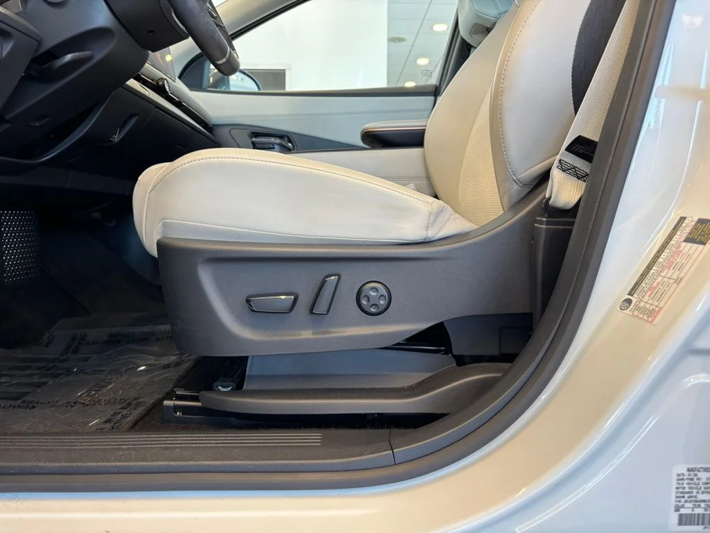 Certified Used 2024 White Nissan ENGAGE image 18
