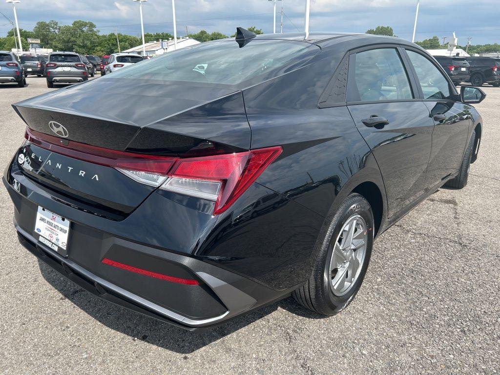 New 2026 Black Hyundai SE image 6