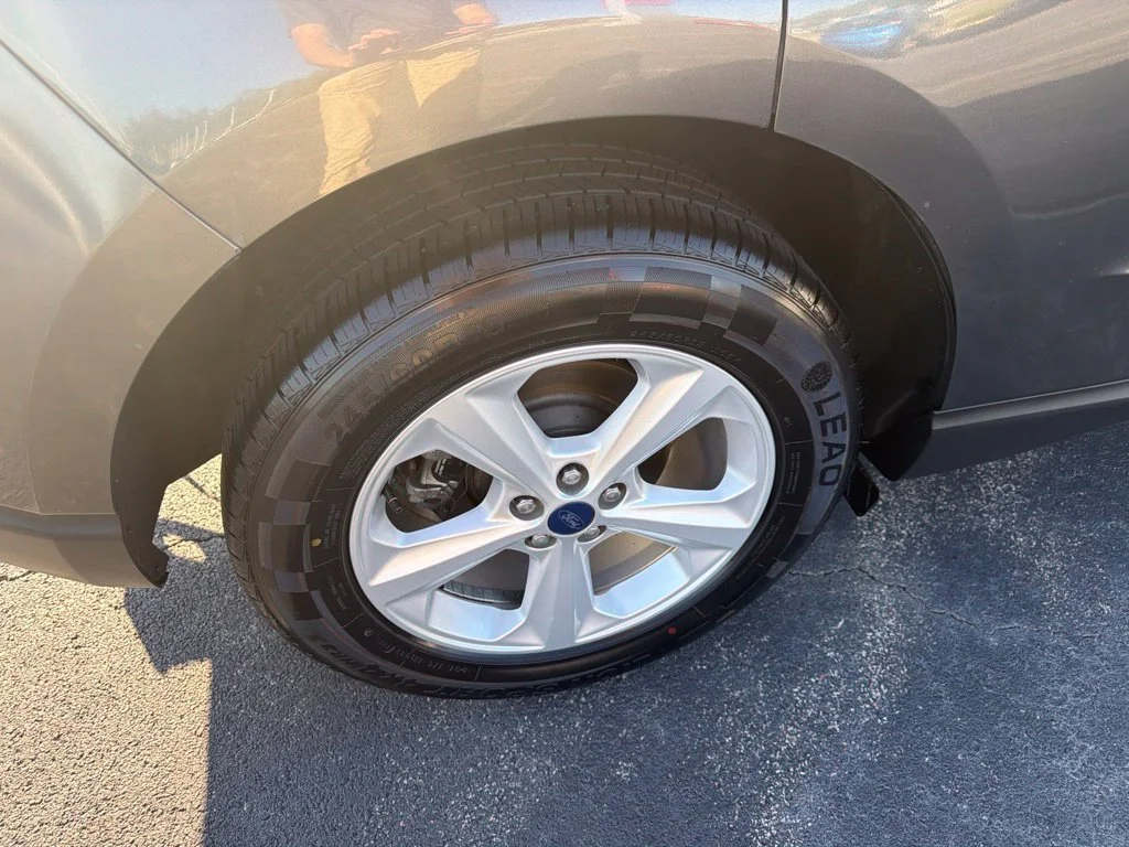 Used 2018 Magnetic Metallic Ford SE image 11