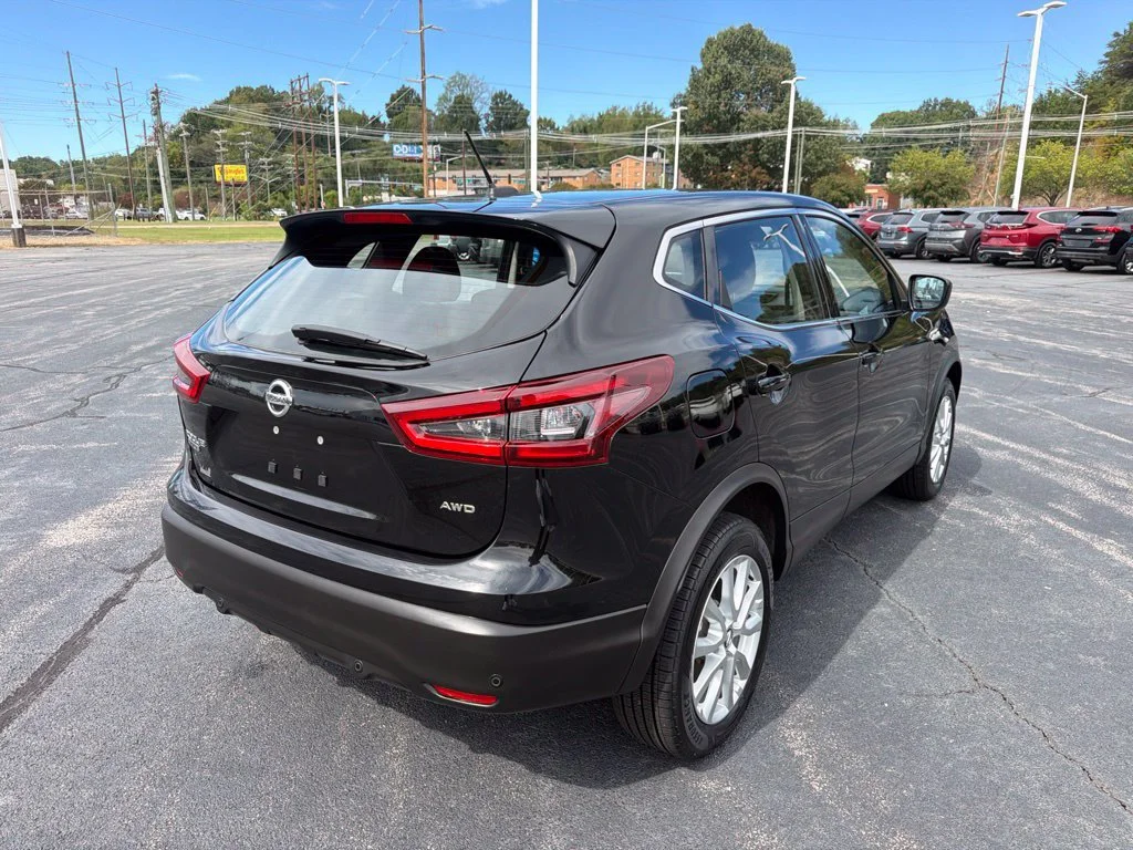 Used 2021 Black Nissan S image 9