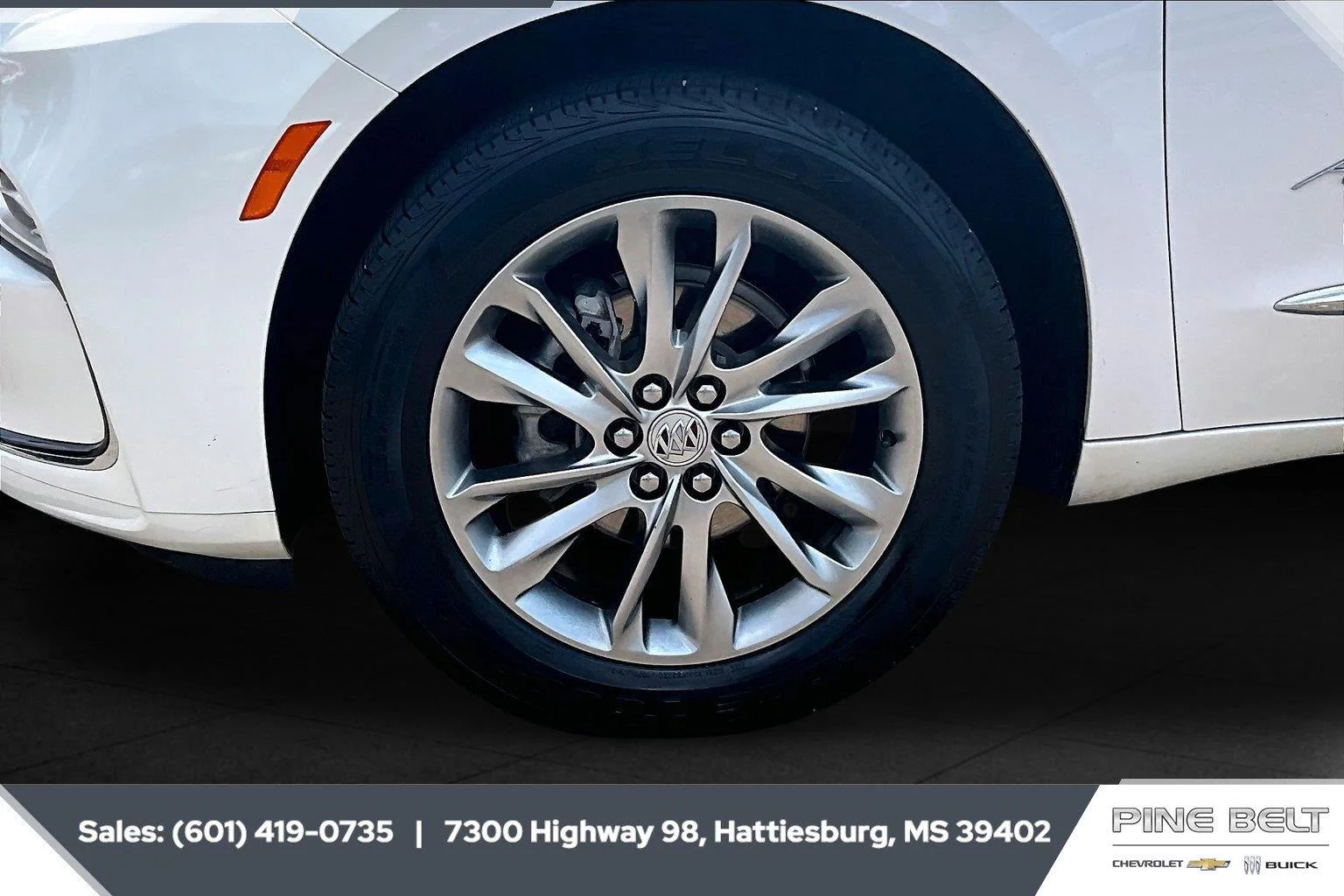 Used 2023 White Frost Tricoat Buick Avenir image 7