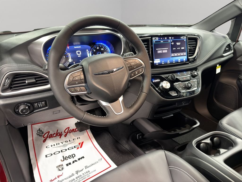 New 2026 Red Hot Pearl-Coat Exterior Paint Chrysler Select image 5