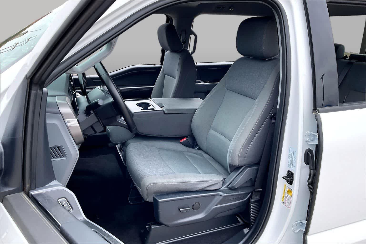 Used 2025 Oxford White Ford XLT image 8