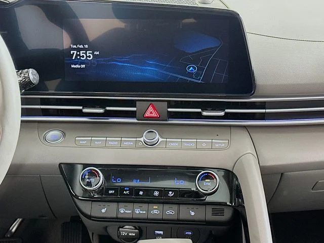 New 2025 White Hyundai SEL Convenience image 15