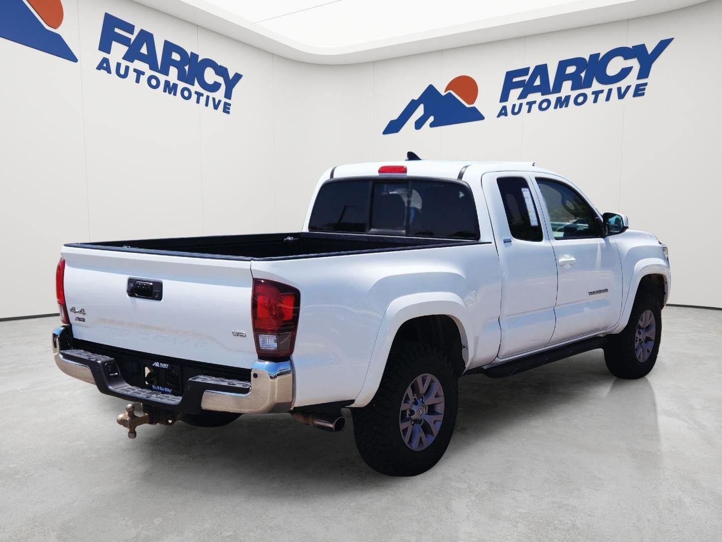 Used 2019 Super White Toyota SR5 image 7