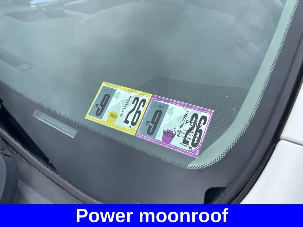 Used 2015 White Toyota SR5 image 11