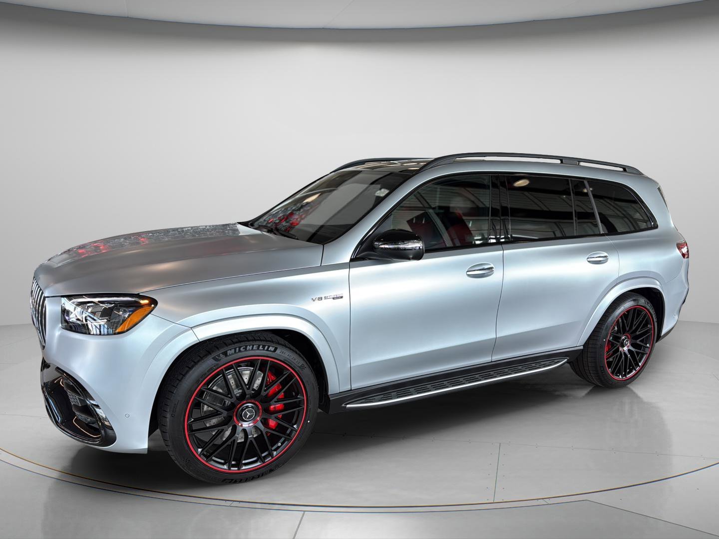 New 2026 MANUFAKTUR Signature Cirrus Silver Magno Mercedes-Benz AMG® GLS 63 image 2