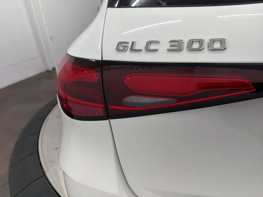 Used 2026 White Mercedes-Benz GLC 300 image 11