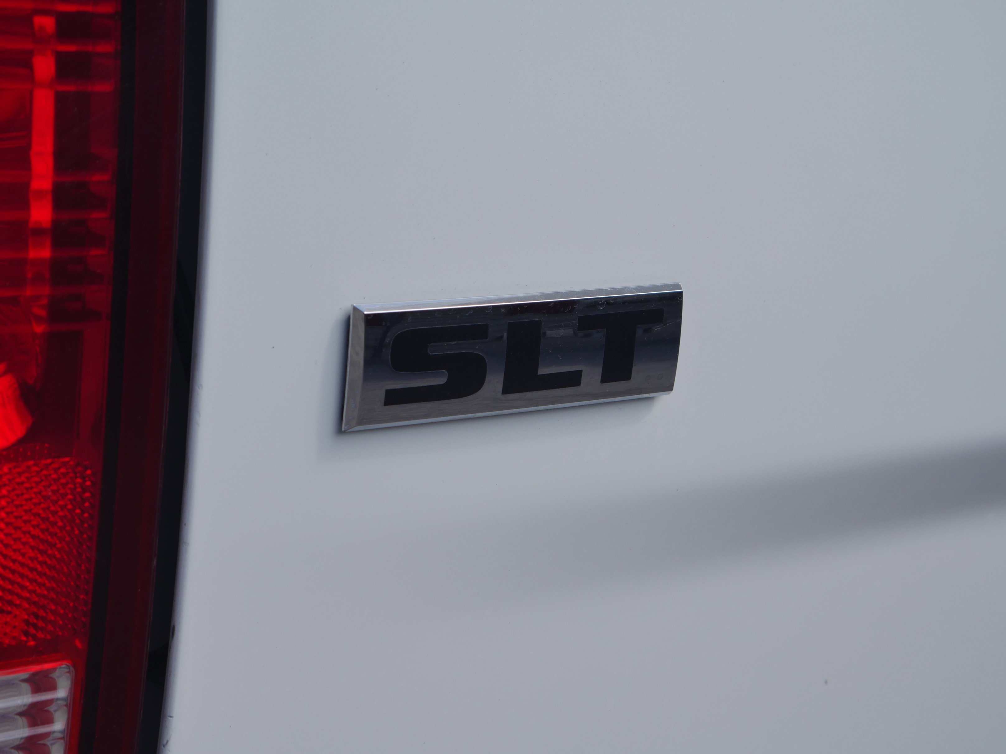 Certified Used 2018 Bright White Clearcoat Ram SLT image 18