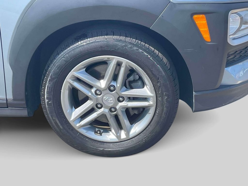 Used 2020 Silver Hyundai SE image 9