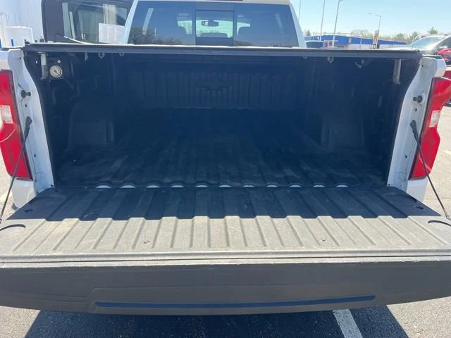 Used 2019 IRIDESCENT PEARL TRICOAT Chevrolet LTZ image 28