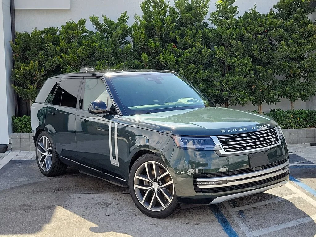 Used 2025 Belgravia Green Metallic Land Rover Autobiography image 1