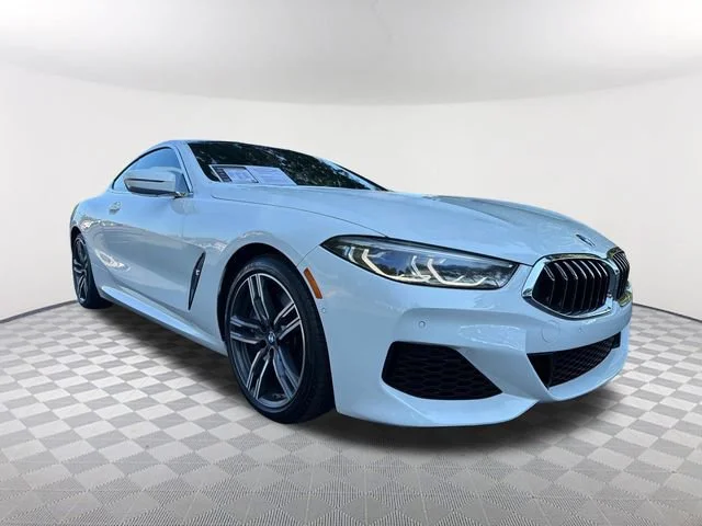 Used 2019 White BMW xDrive image 3