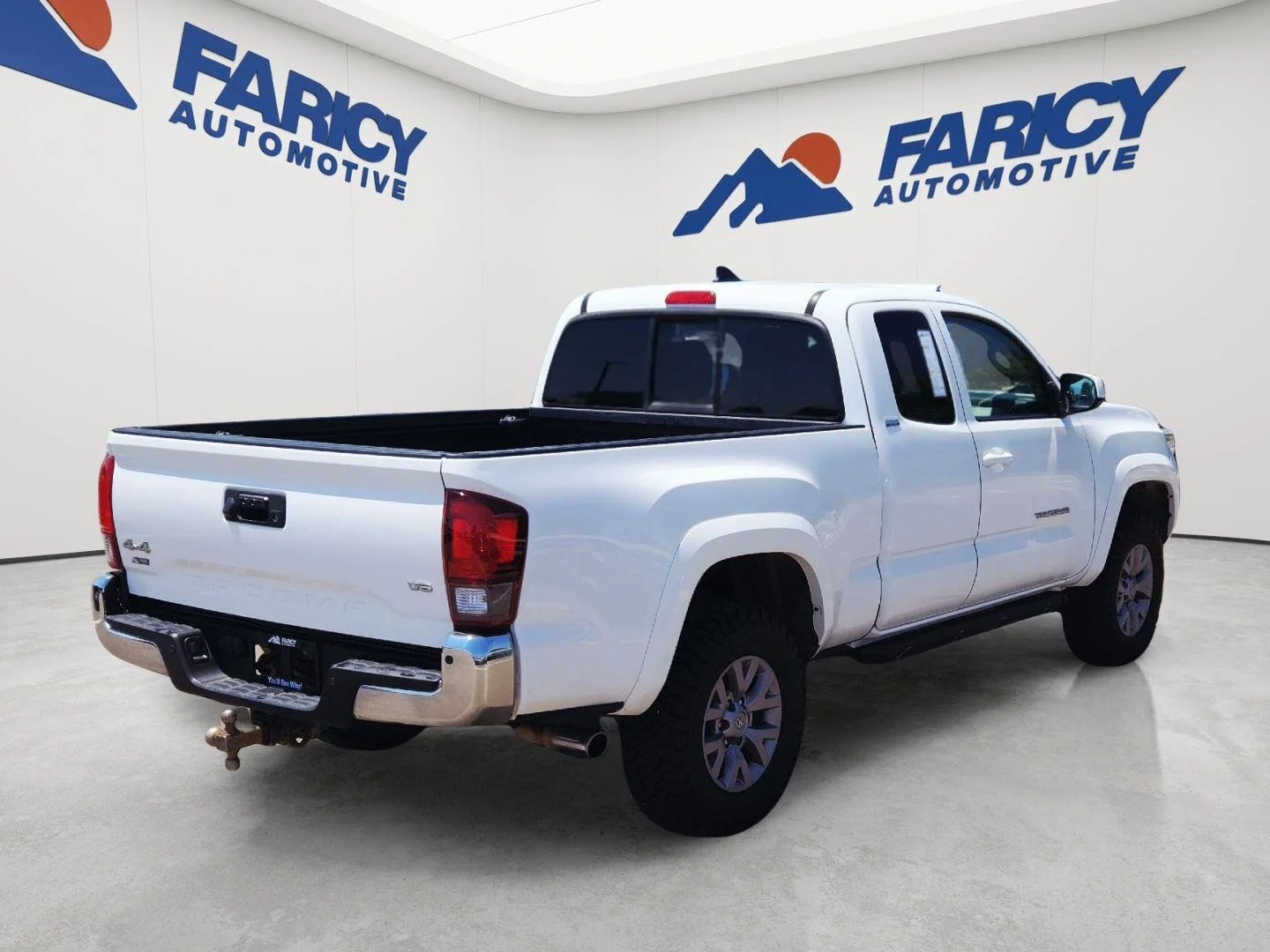 Used 2019 Super White Toyota SR5 image 7