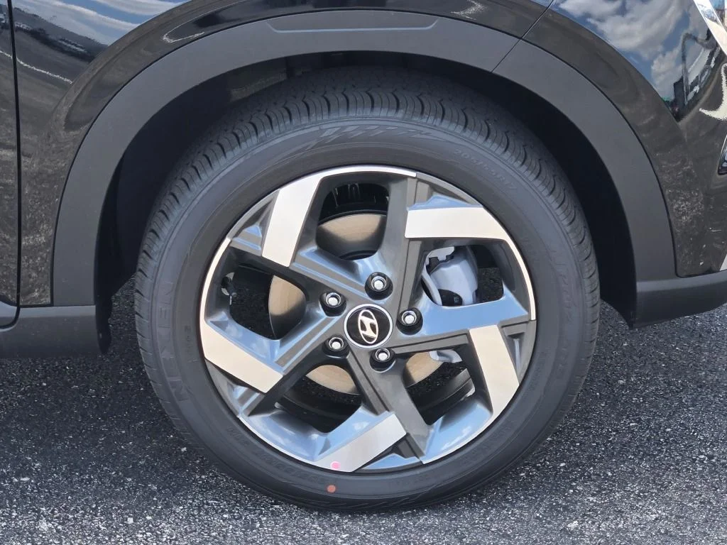 New 2026 Onyx Black Hyundai SEL image 4
