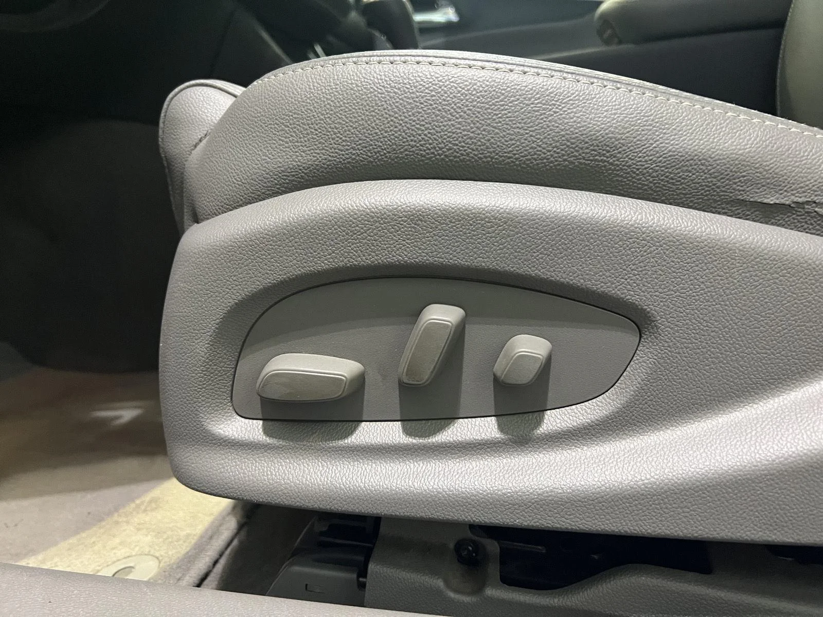 Used 2018 SILVER ICE METALLIC Chevrolet LT image 17