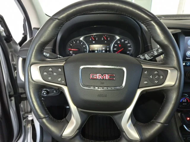Used 2018 Silver GMC Denali image 15