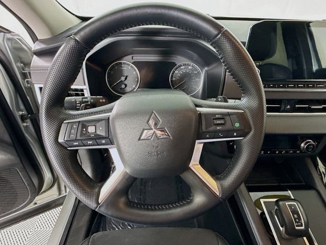 Used 2023 Alloy Silver Metallic Mitsubishi SE image 11