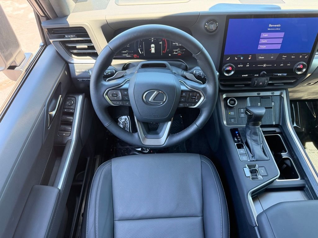 Used 2024  Lexus 550 Premium+ image 21
