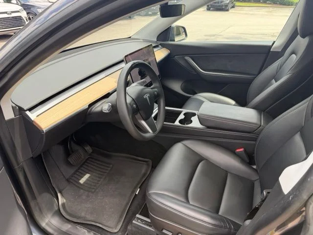 Used 2022  Tesla Long Range image 5