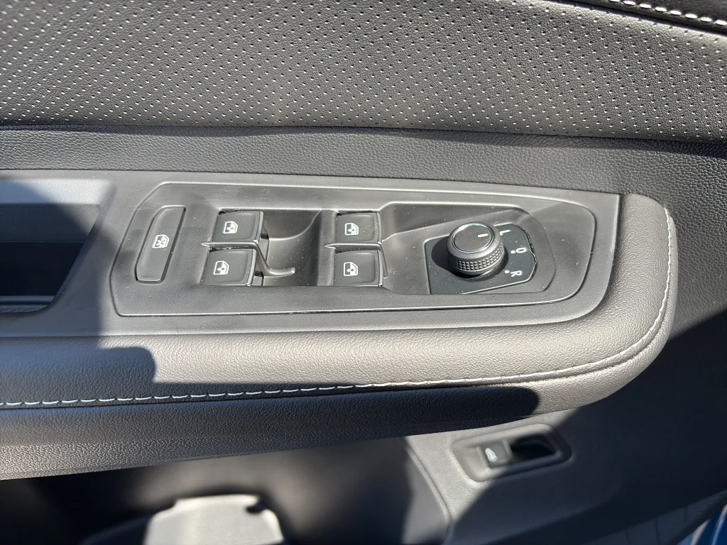 2026 Volkswagen Atlas Cross Sport SEL R-LINE - Photo 17