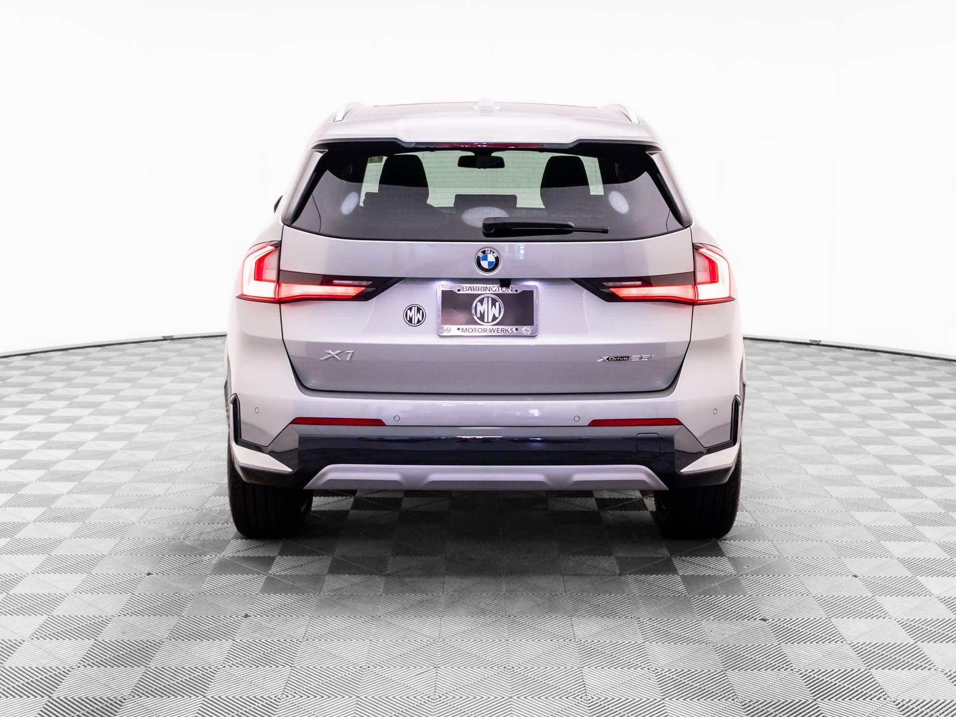 New 2026 Space Silver Metallic BMW xDrive28i image 5