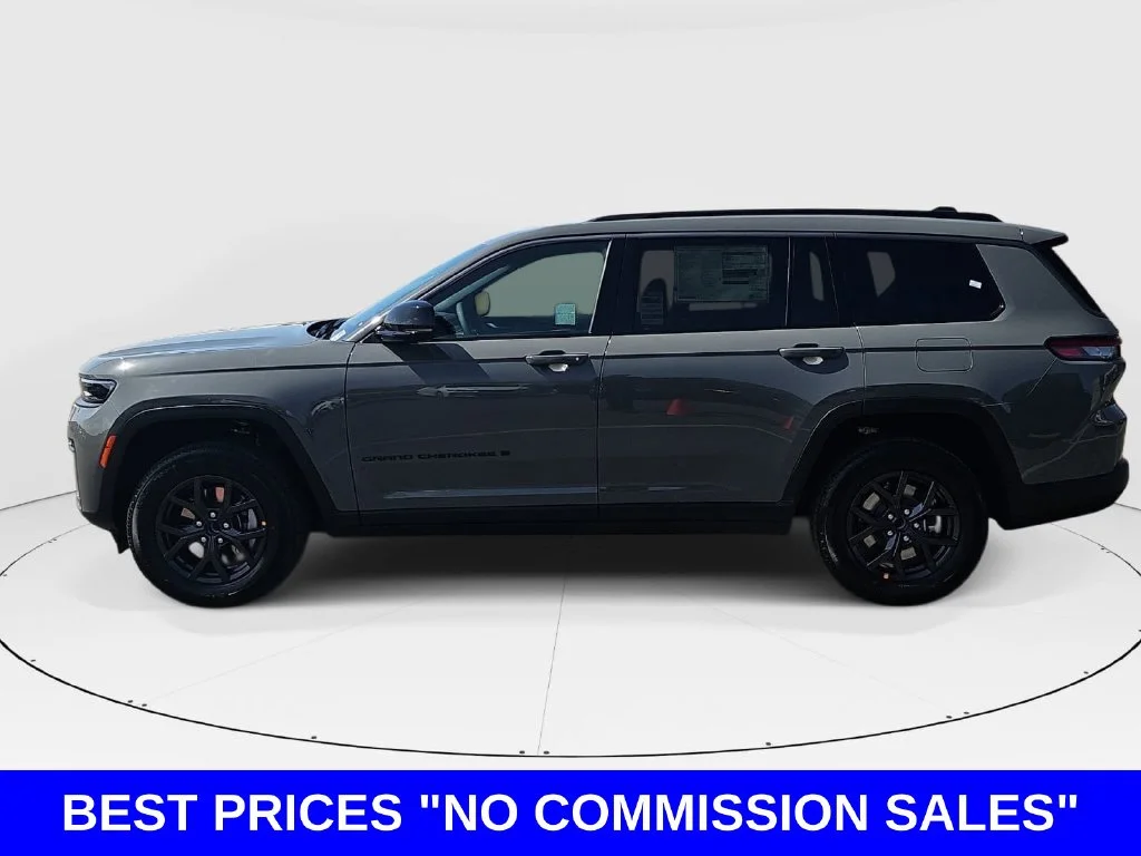 New 2027 Sting-Gray Clearcoat Jeep Laredo Altitude image 6