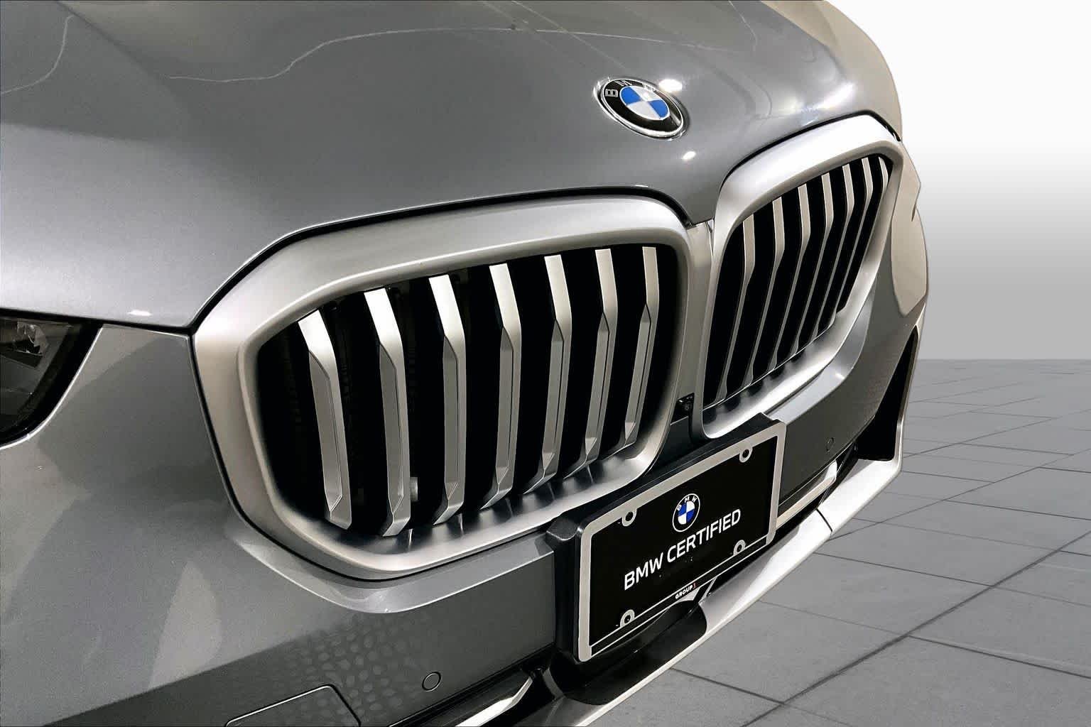 Certified Used 2026 GREY BMW xDrive40i image 31