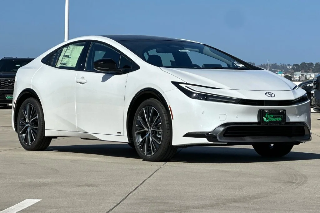 New 2027 Wind Chill Pearl <sup>1</sup> Toyota  Limited AWD image 2