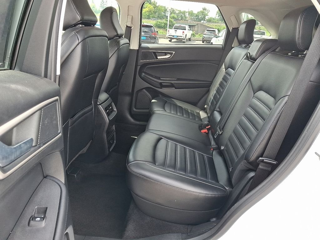 Used 2022  Ford SEL image 11