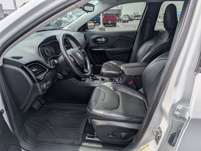 Used 2021 White Jeep Latitude Plus image 11