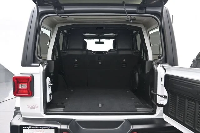 Used 2018 Bright White Clearcoat Jeep Rubicon image 20