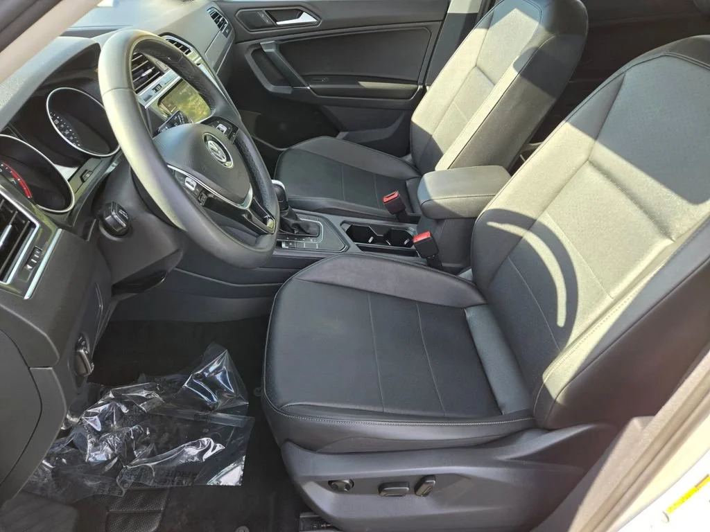 Used 2020 White Volkswagen SE image 10