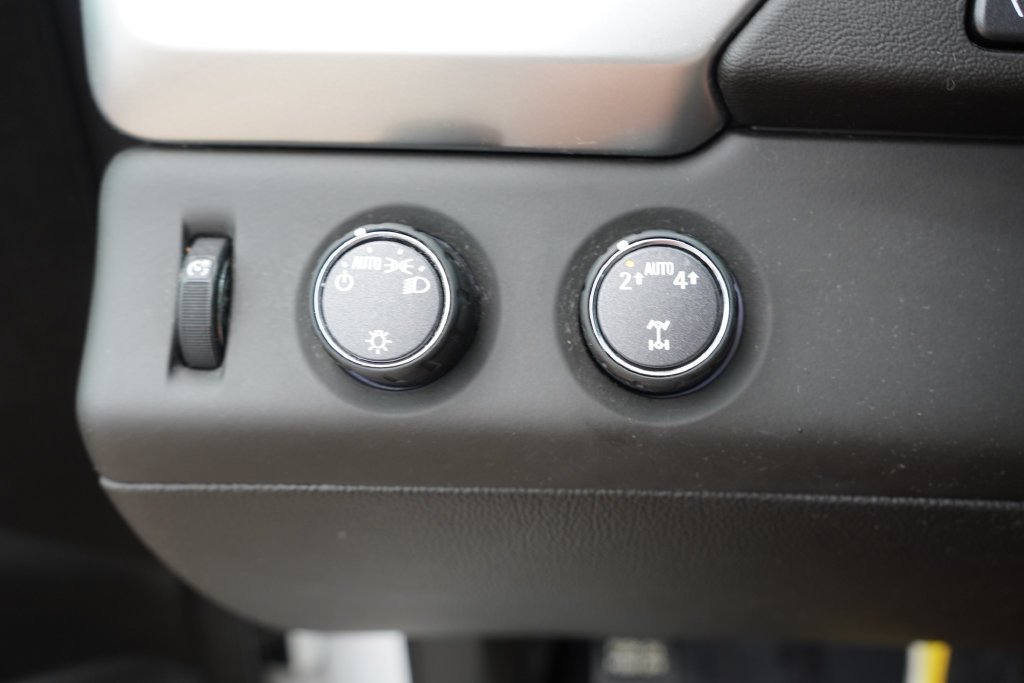 Used 2019 White Chevrolet LT image 29