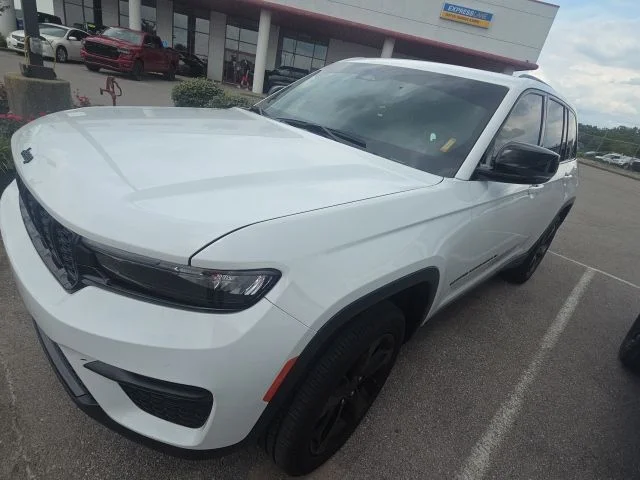 Used 2024 White Jeep Altitude X image 5