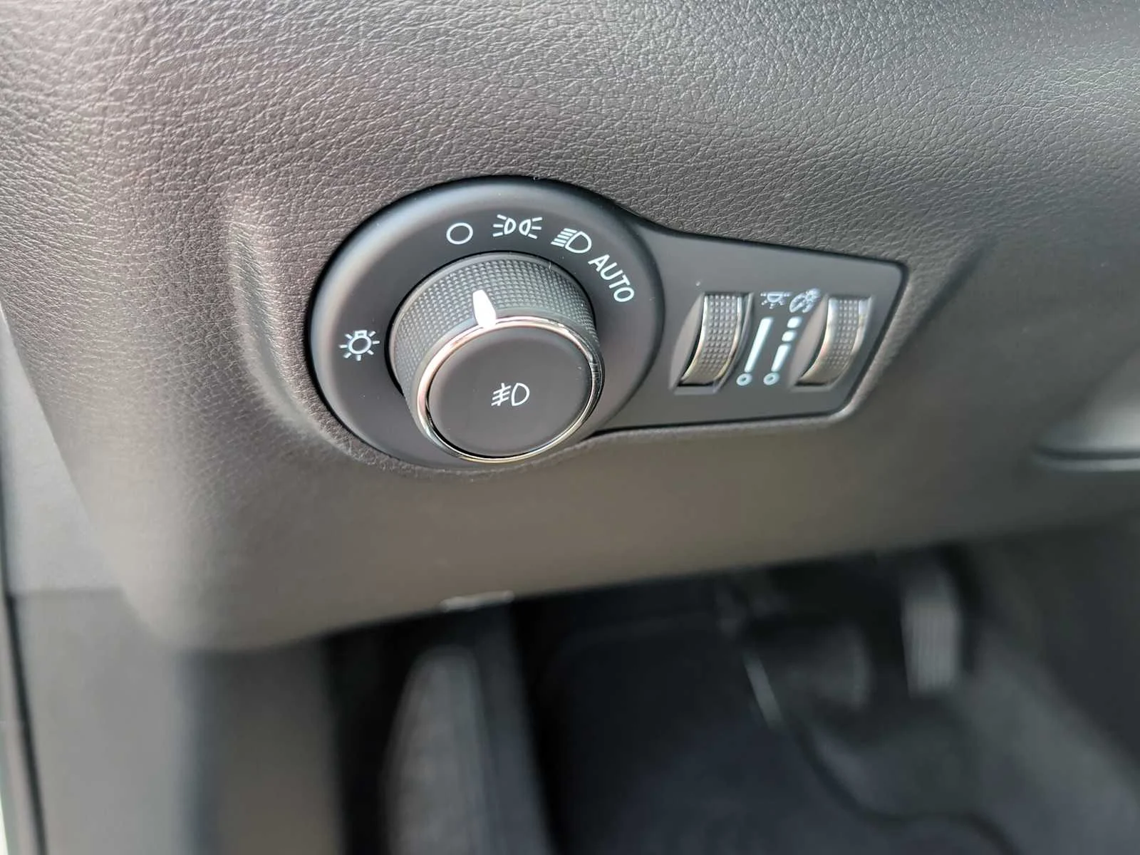 Used 2022 Bright White Clearcoat Jeep Limited image 21