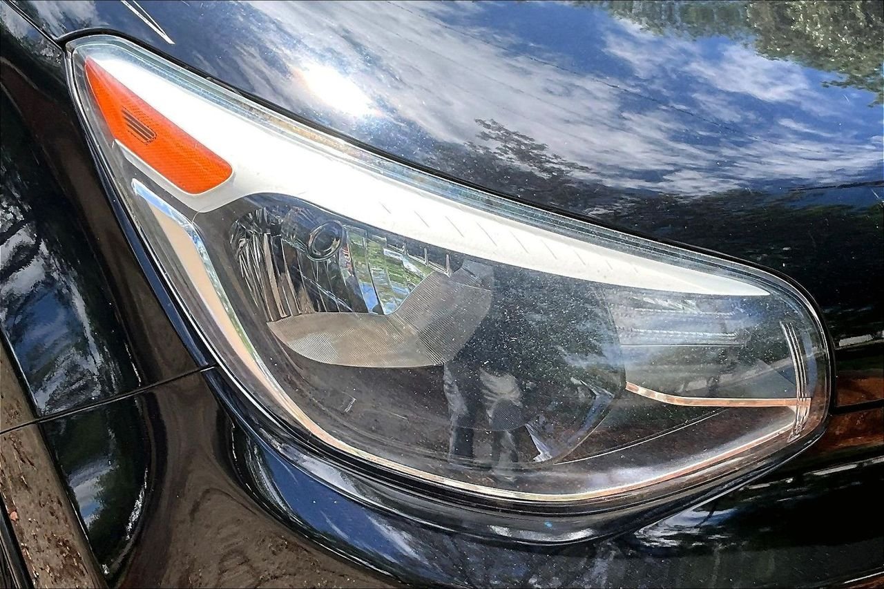 Used 2016 Black Kia Plus image 32