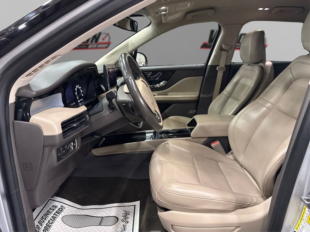 Used 2020 Silver Lincoln Standard image 9