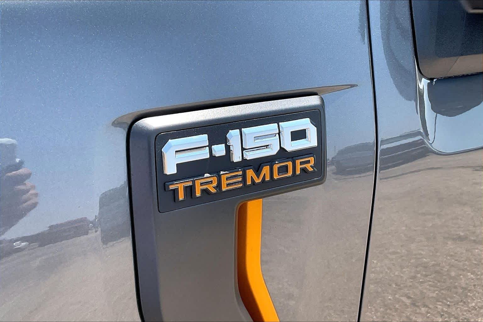 New 2026 Carbonized Gray Metallic Ford Tremor® image 15