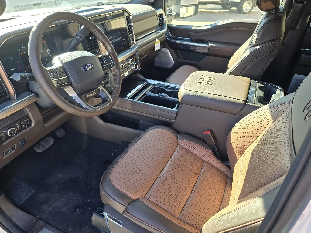 New 2027 Star White Metallic Tri-Coat Ford F-450® King Ranch® image 9
