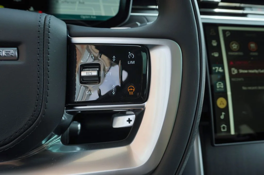 New 2026 Carpathian Grey Land Rover SE image 19
