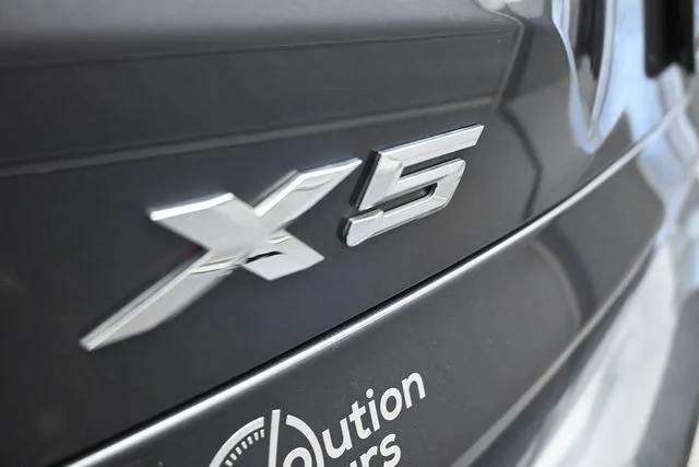 Used 2021 Gray BMW xDrive40i image 32