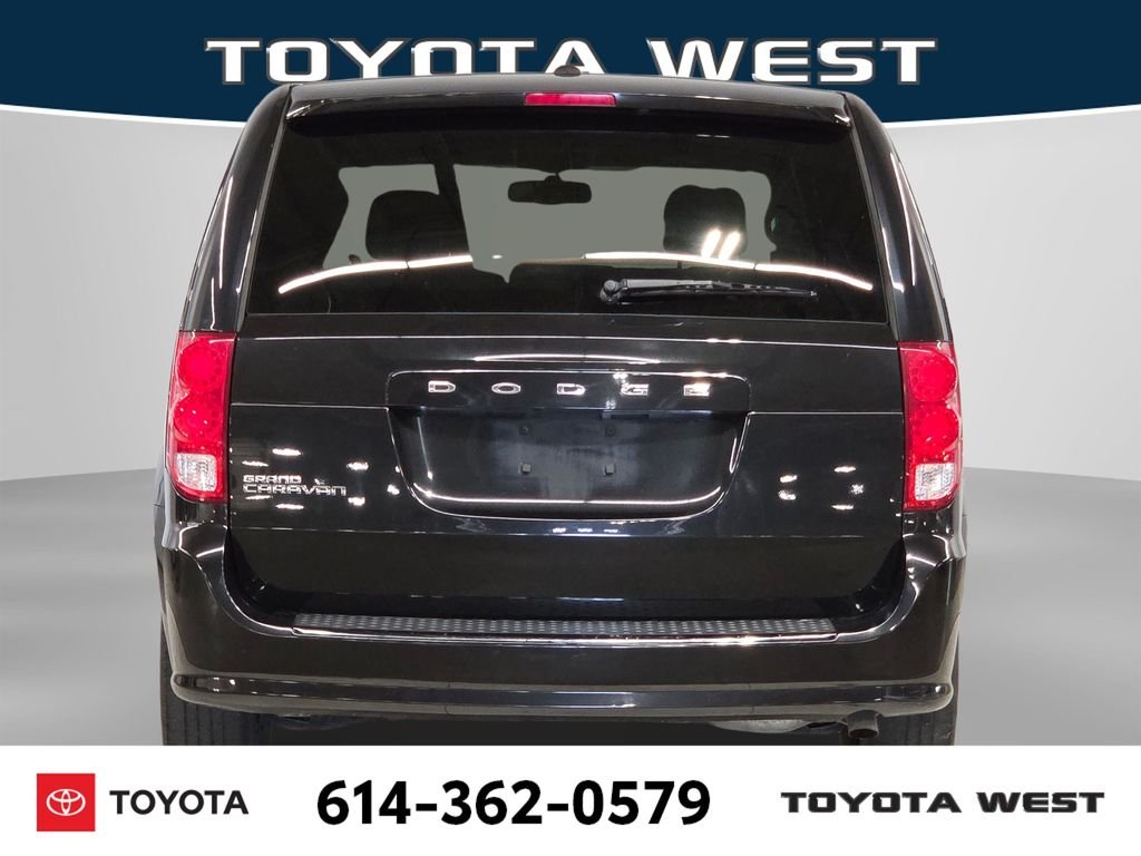 Used 2015 Black Dodge SXT image 8