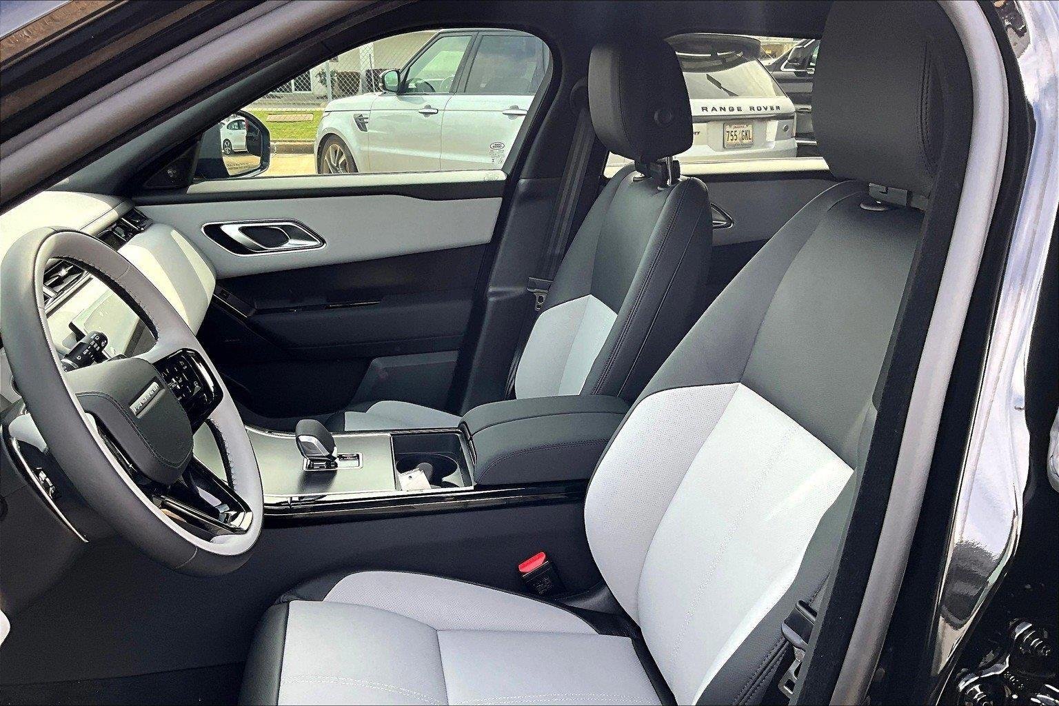 New 2026 Santorini Black Land Rover Dynamic image 9